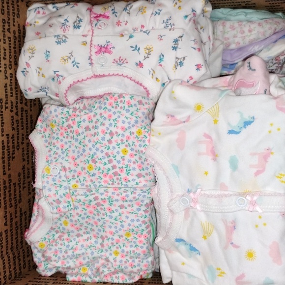 NEWBORN GIRLS CLOTHING AND  ACCESSORIES!!! HUGE BUNDLE! - Picture 14 of 14